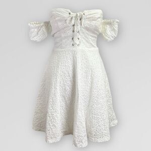 City Studio White Eyelet Off the Shoulder Milkmaid Dress, sz 3 Juniors. Lace up
